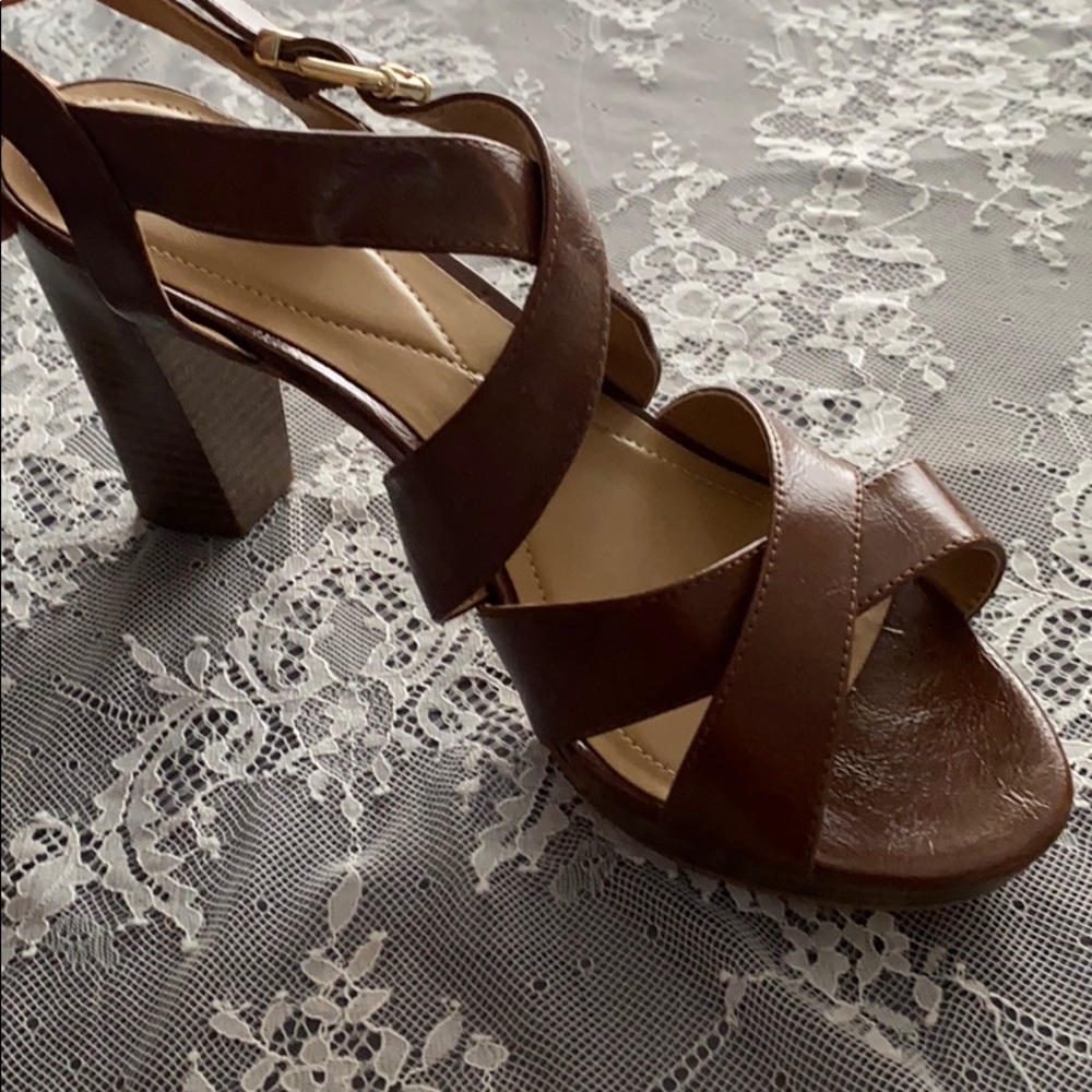 Shoe - Picture 2 of 3